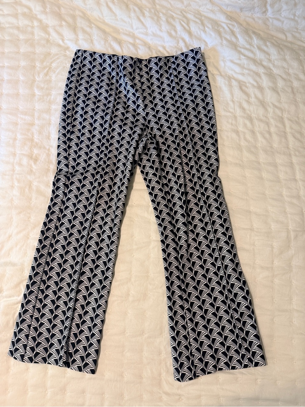 Maeve by Anthropologie Margot Kick Flare Crop Pants Size L Black/White - Picture 4 of 4